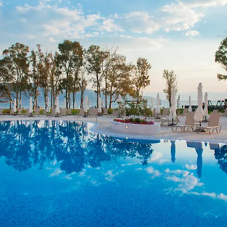 Üdülőközpont Iberostar Kerkyra Golf Pótamosz