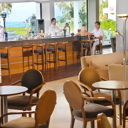 Üdülőközpont Iberostar Kerkyra Golf Pótamosz