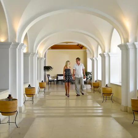 Iberostar Kerkyra Golf מלון